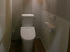 総タイル張りの平屋の家